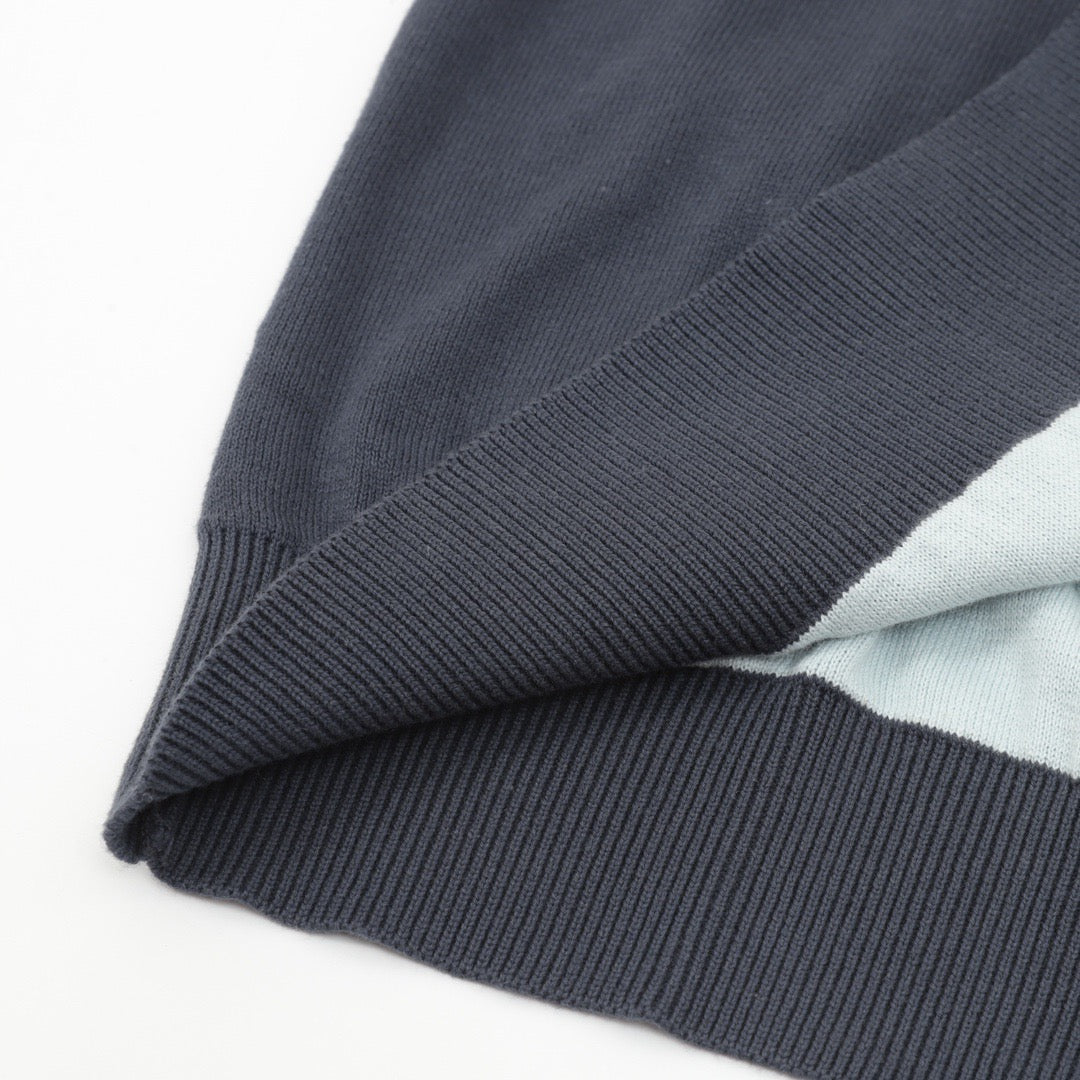 Rundhalspullover mit Sternenhimmel-Farbverlauf und Volldruck 