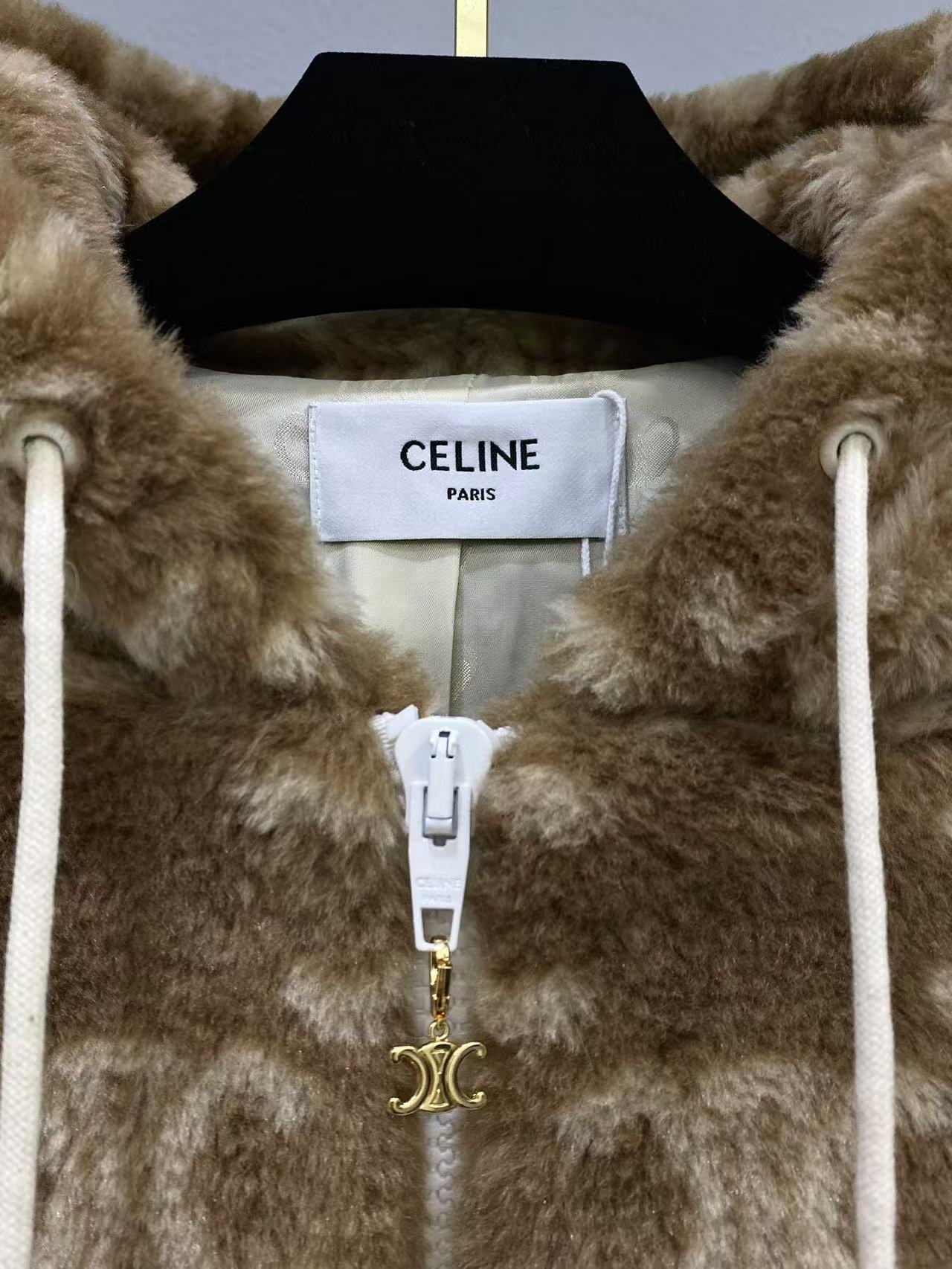 Warme Plüsch-Kapuzenjacke mit Jacquardmuster