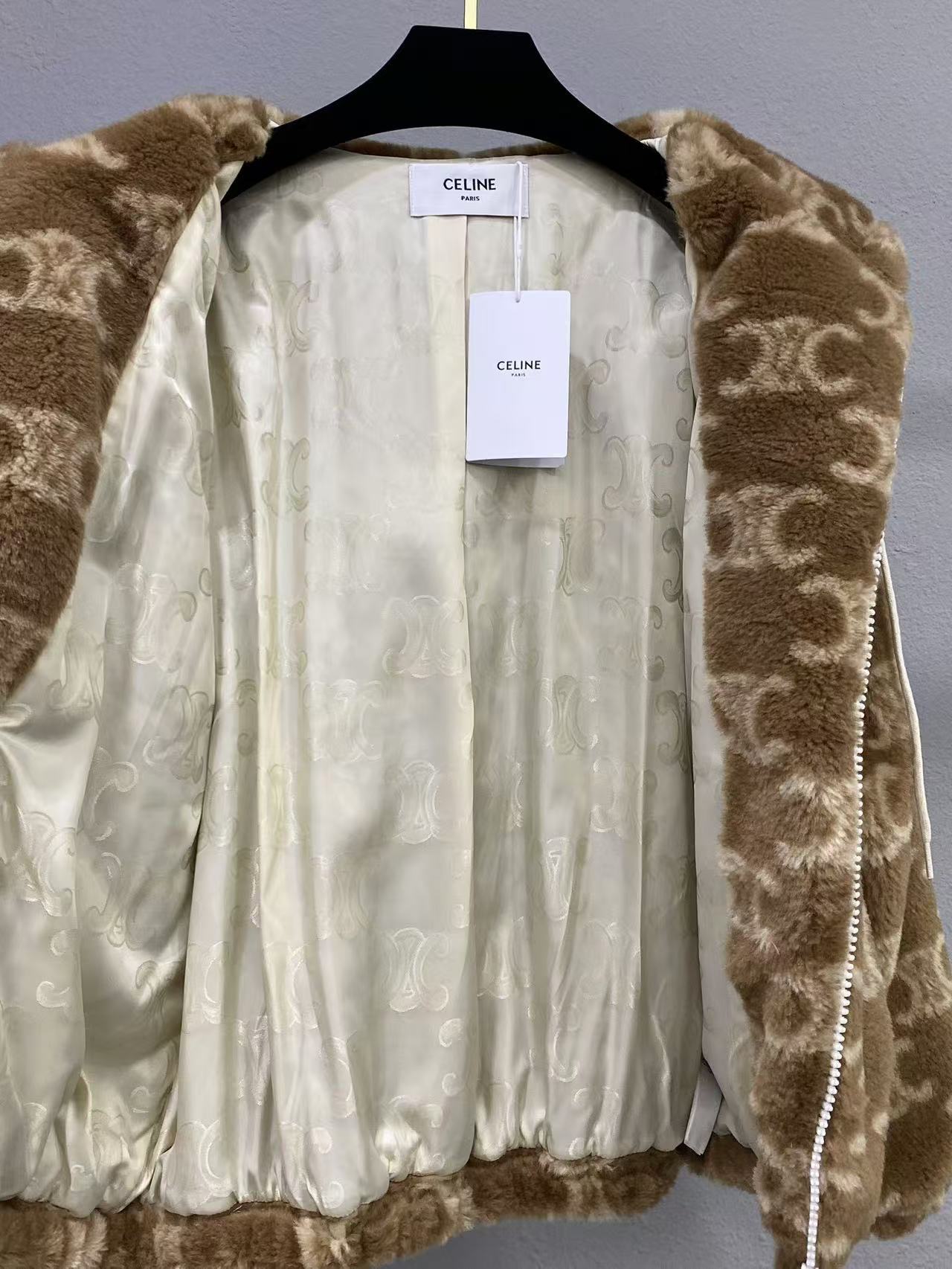 Warme Plüsch-Kapuzenjacke mit Jacquardmuster