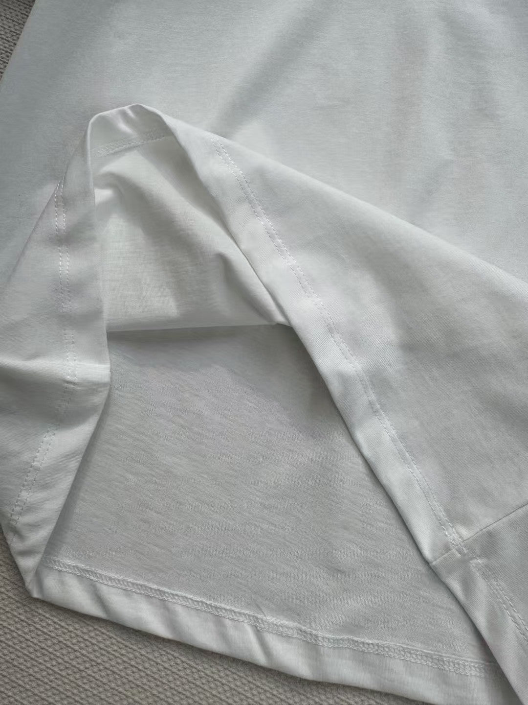 T-shirt en velours Double C brodé en trois dimensions 