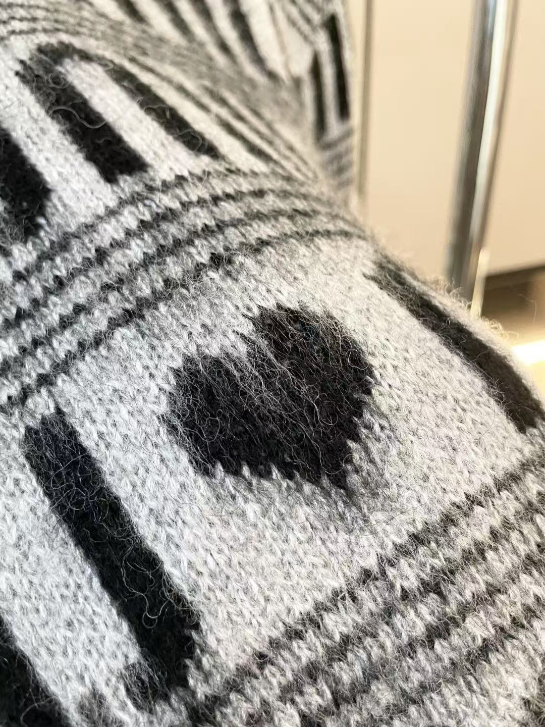 Jacquard-Kapuzenpullover aus Mohair mit Buchstaben „Love“