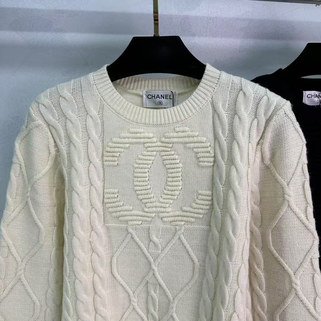 Gestrickter Rundhalspullover