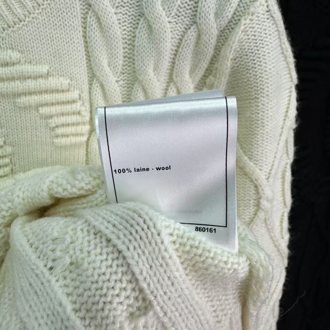 Gestrickter Rundhalspullover