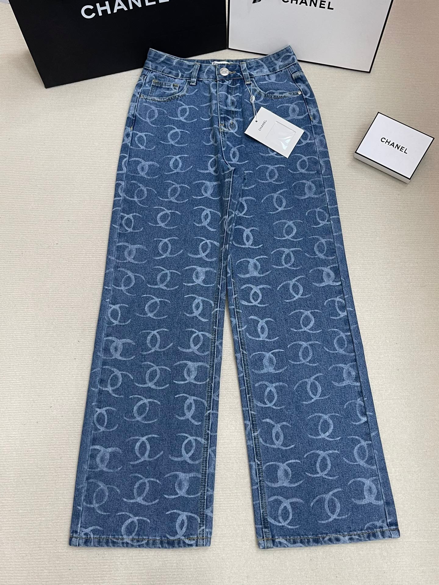 Pantalon à paillettes avec poche arrière entièrement imprimée