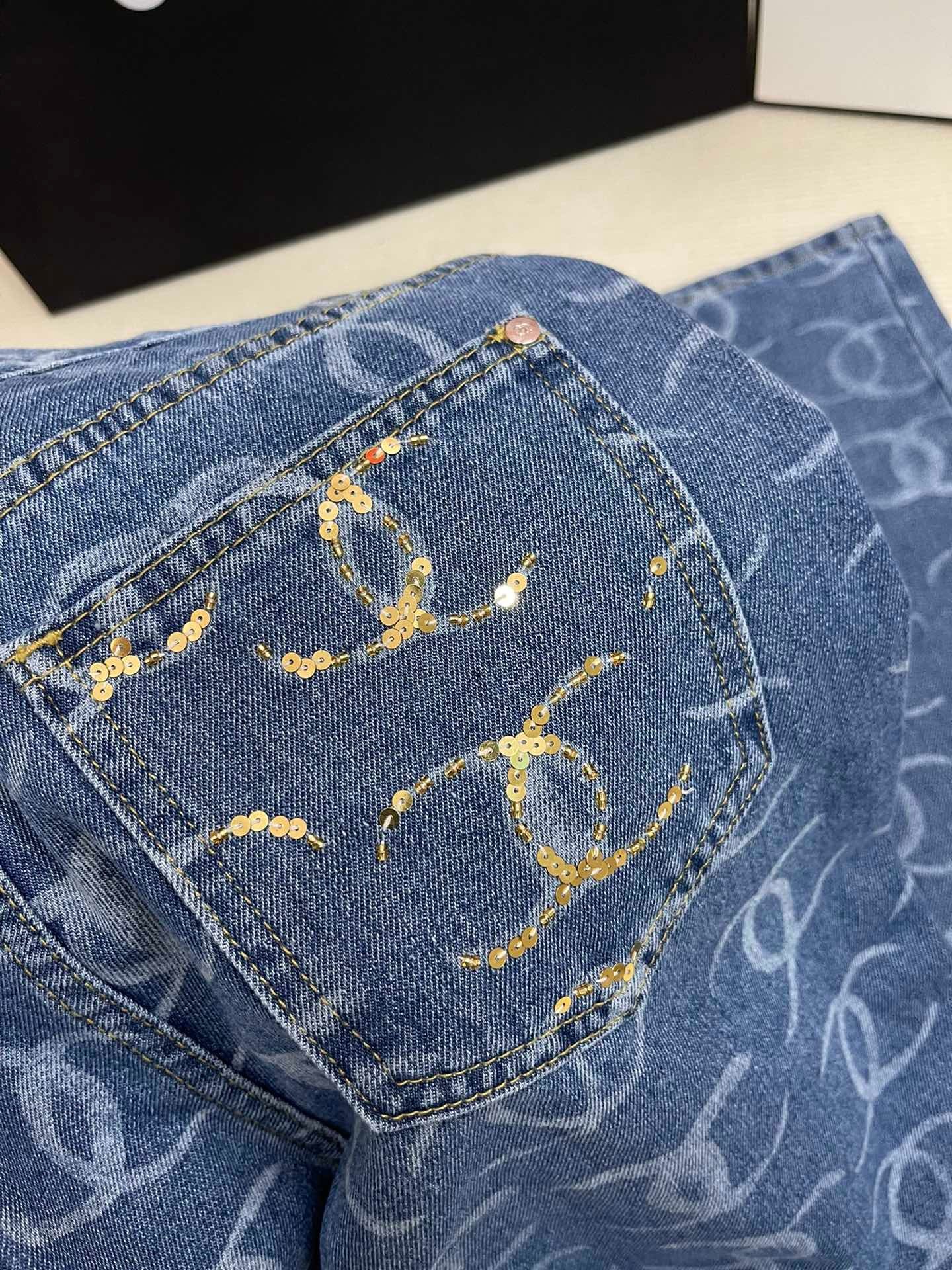 Pantalon à paillettes avec poche arrière entièrement imprimée
