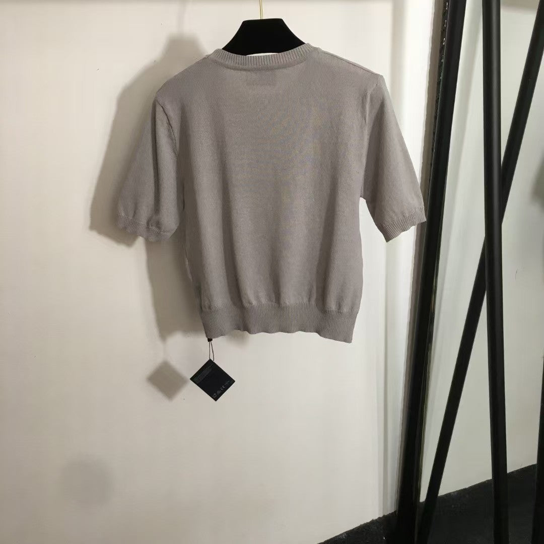 Kurzärmliges Strick-T-Shirt mit Schriftzug 