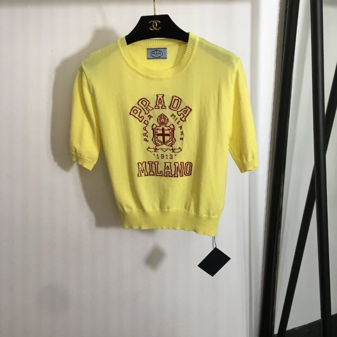 Kurzärmliges Strick-T-Shirt mit Schriftzug 