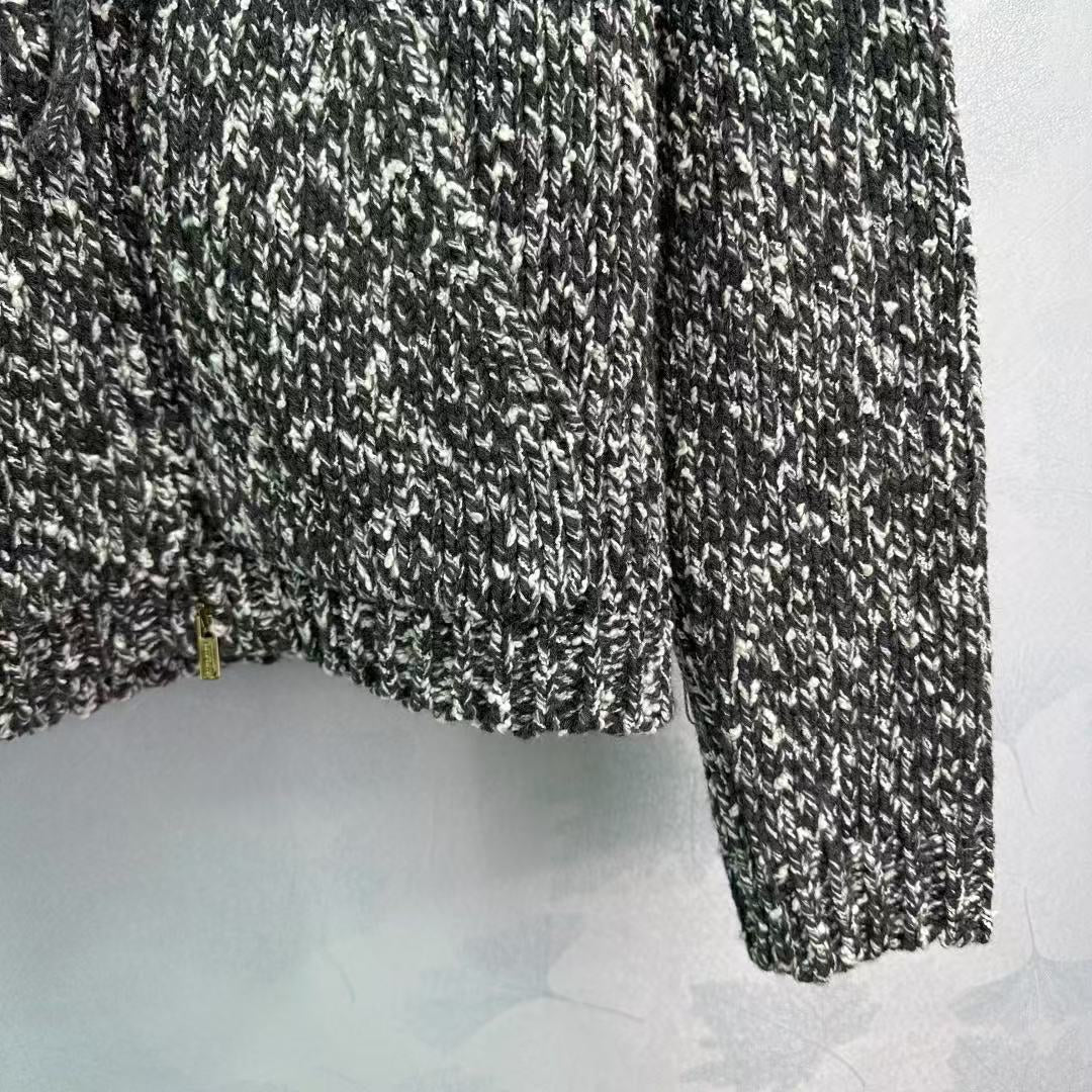 Neue Strickjacke mit Kapuze für Herbst und Winter