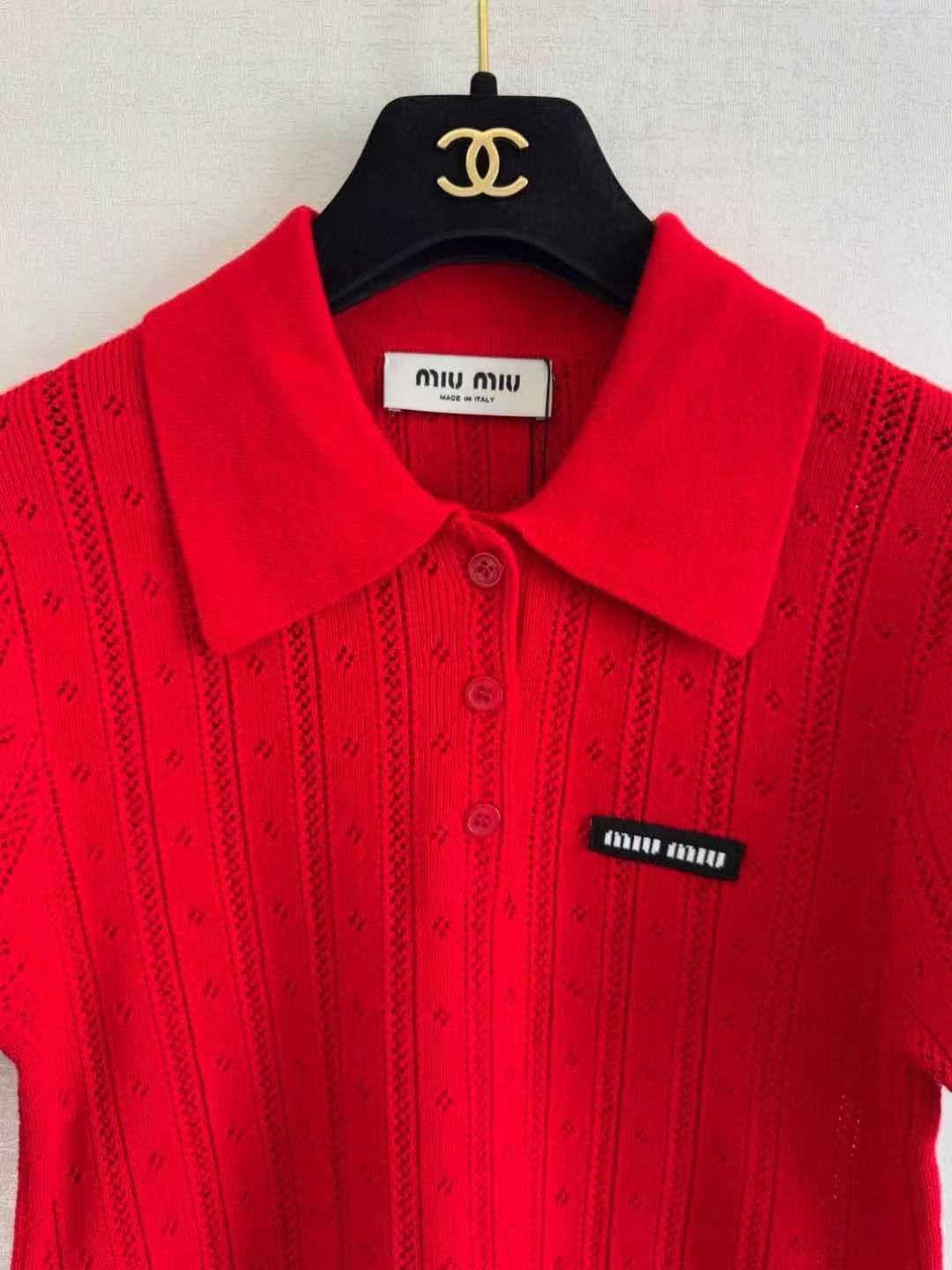 Polo en laine à manches courtes en maille ajourée verticale