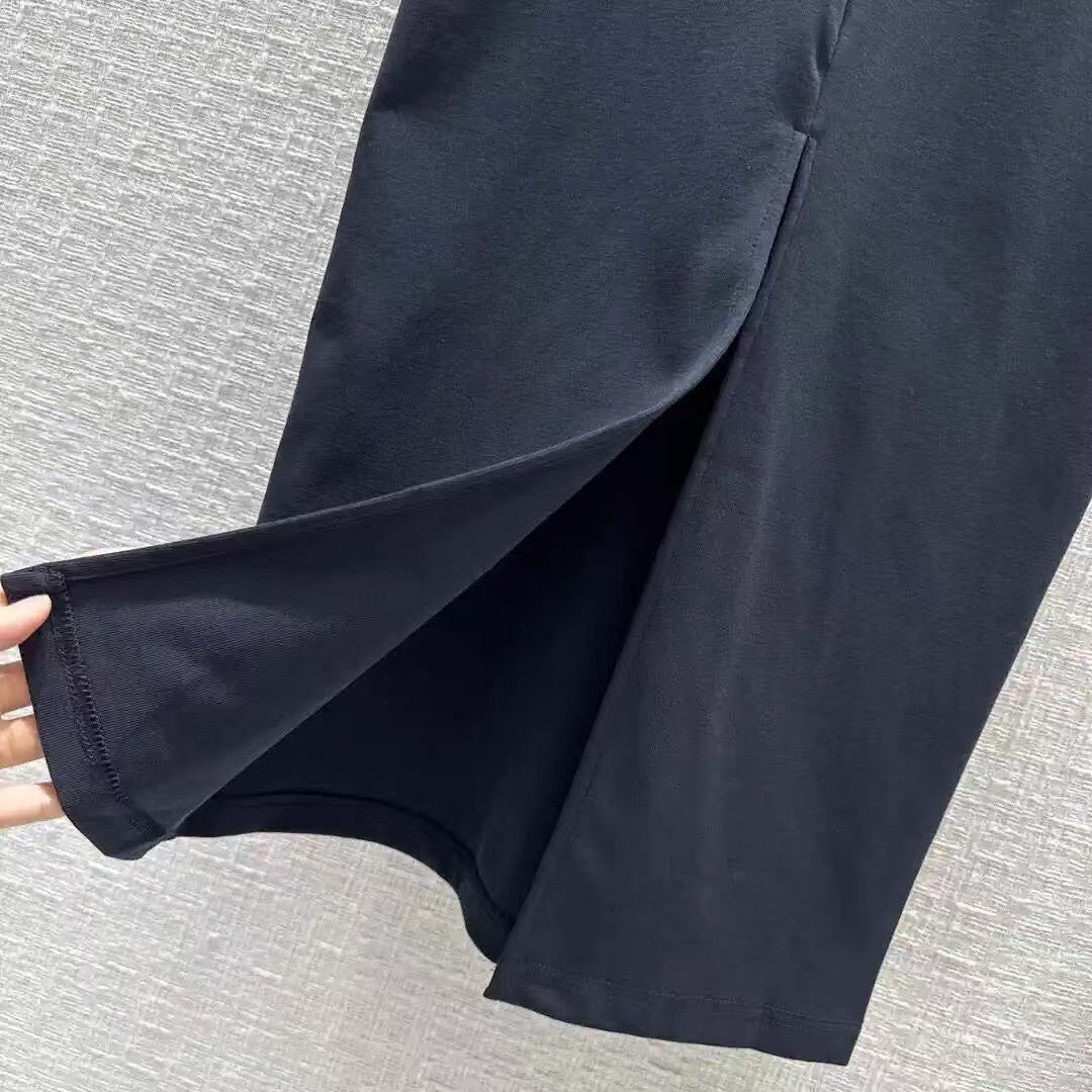 robe classique à logo triangulaire en métal