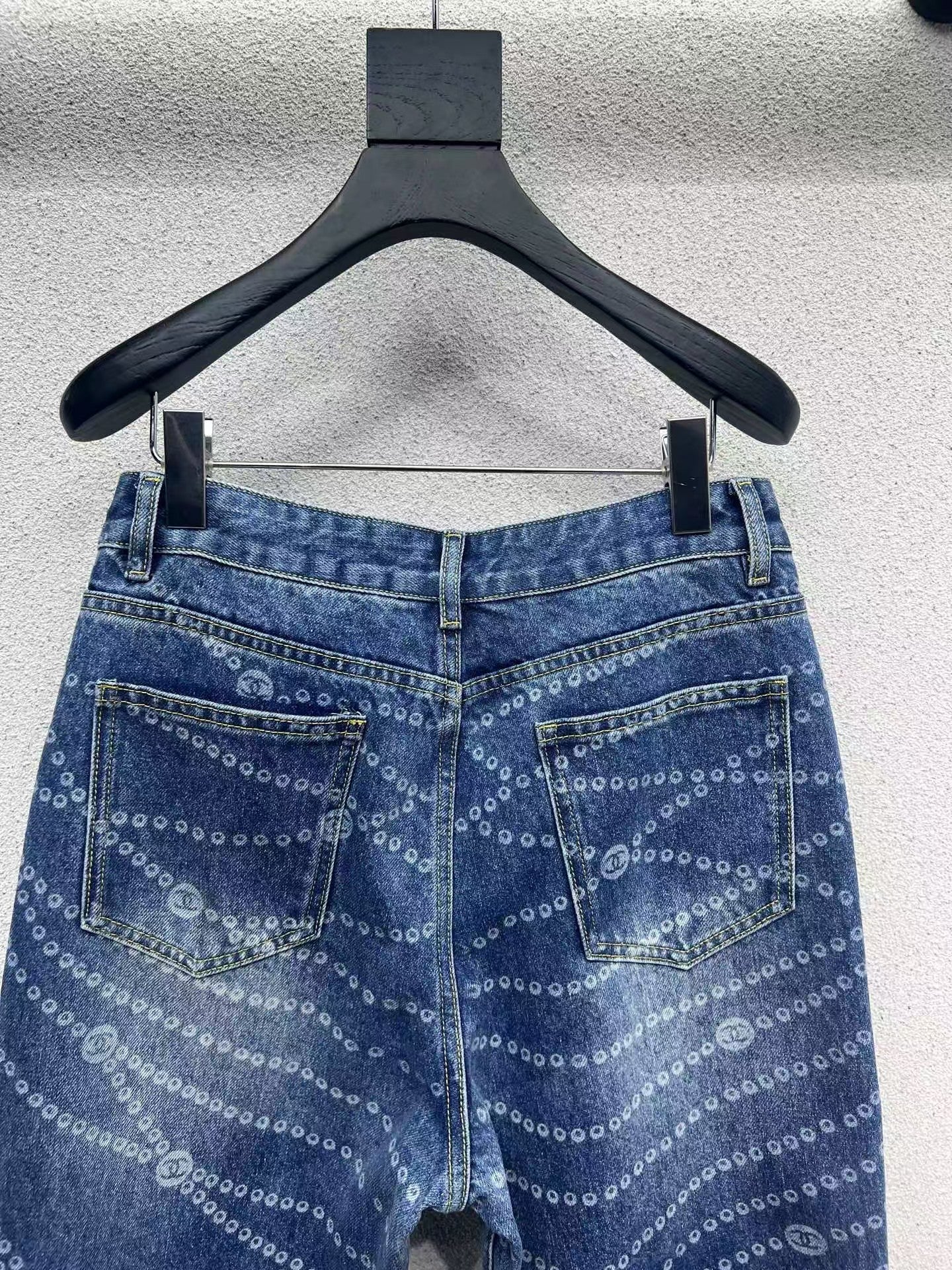 Jean imprimé entièrement brûlé au laser