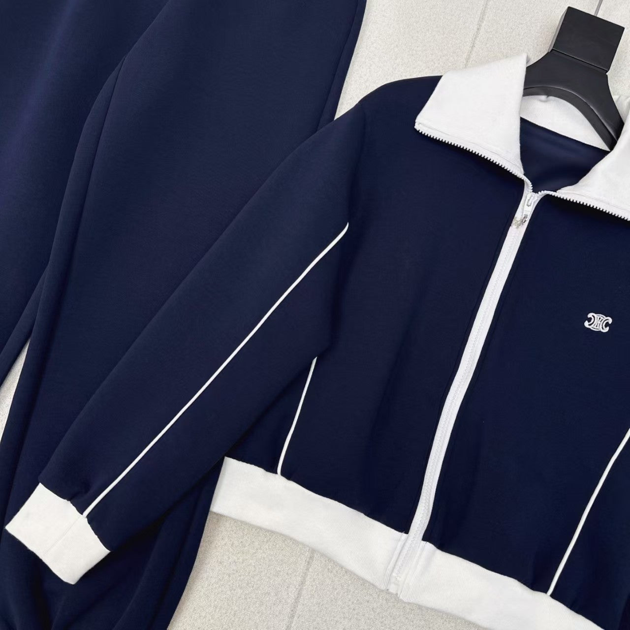 Ensemble de broderie en fil contrasté