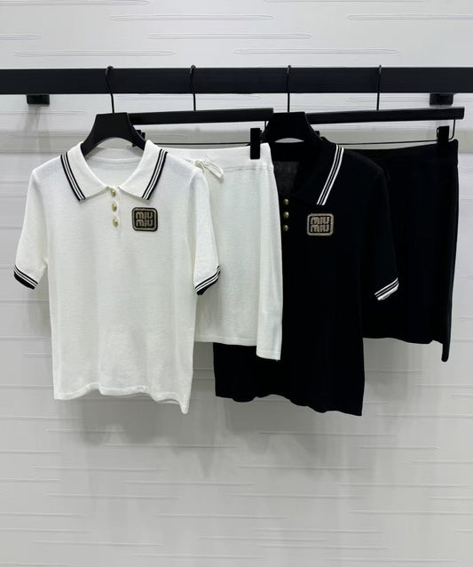 Kurzärmliges Strickshorts-Set mit Polokragen in Kontrastfarbe