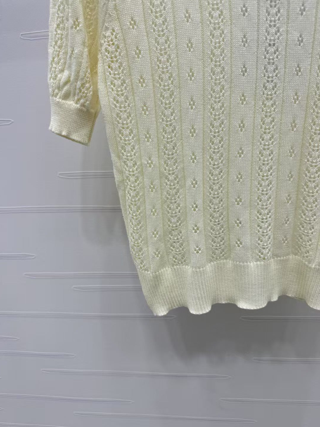 Rundhalsausschnitt, kurze Ärmel, gestrickter Rockanzug