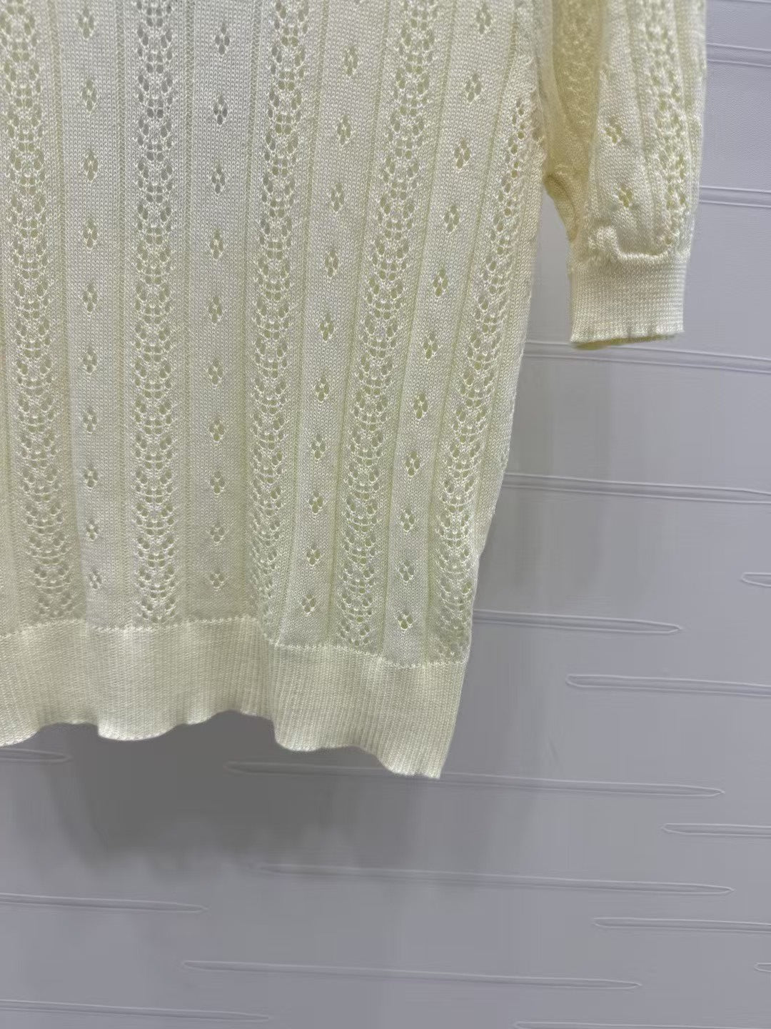 Rundhalsausschnitt, kurze Ärmel, gestrickter Rockanzug