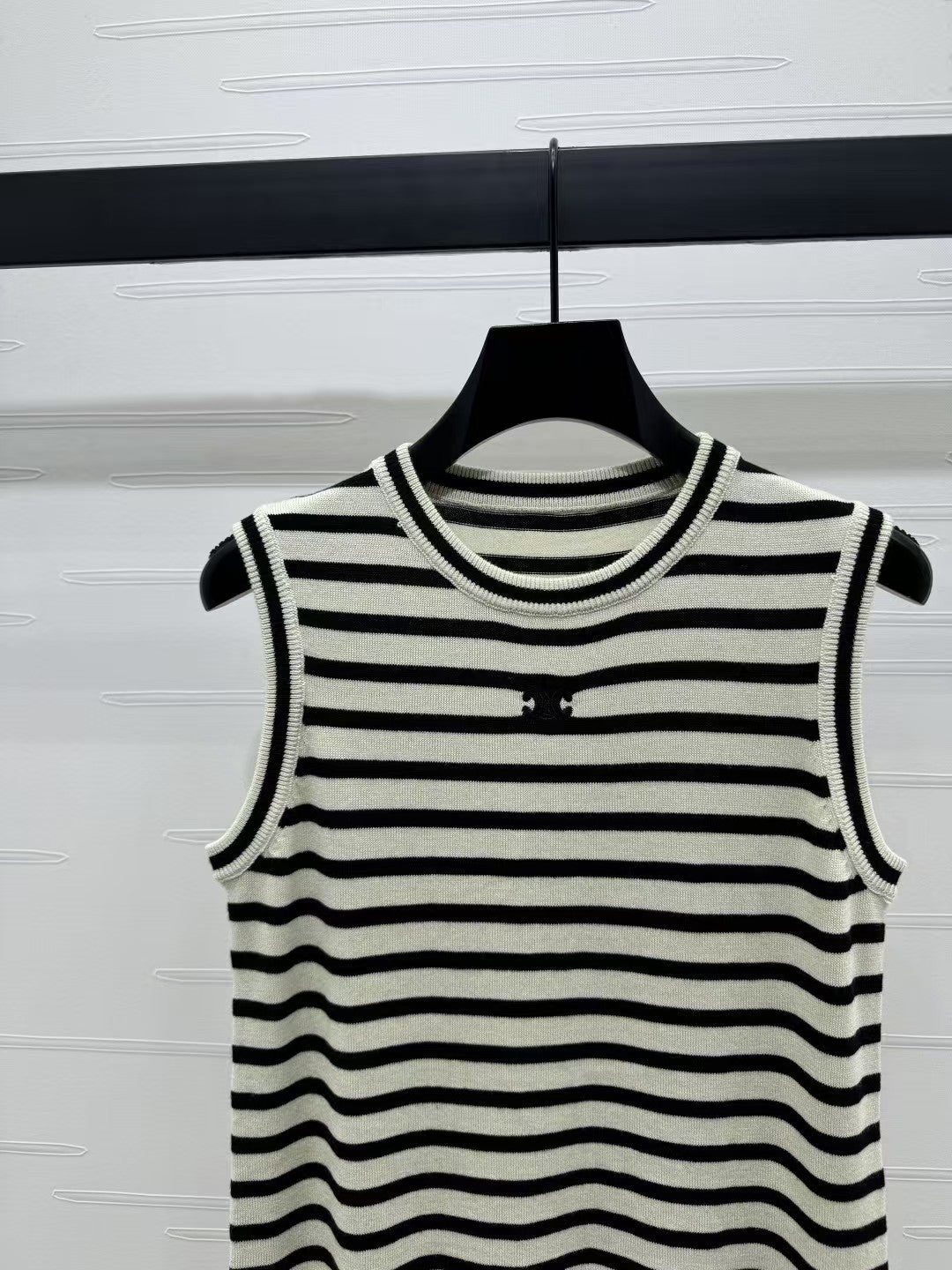 gestreiftes gestricktes Sommerkleid