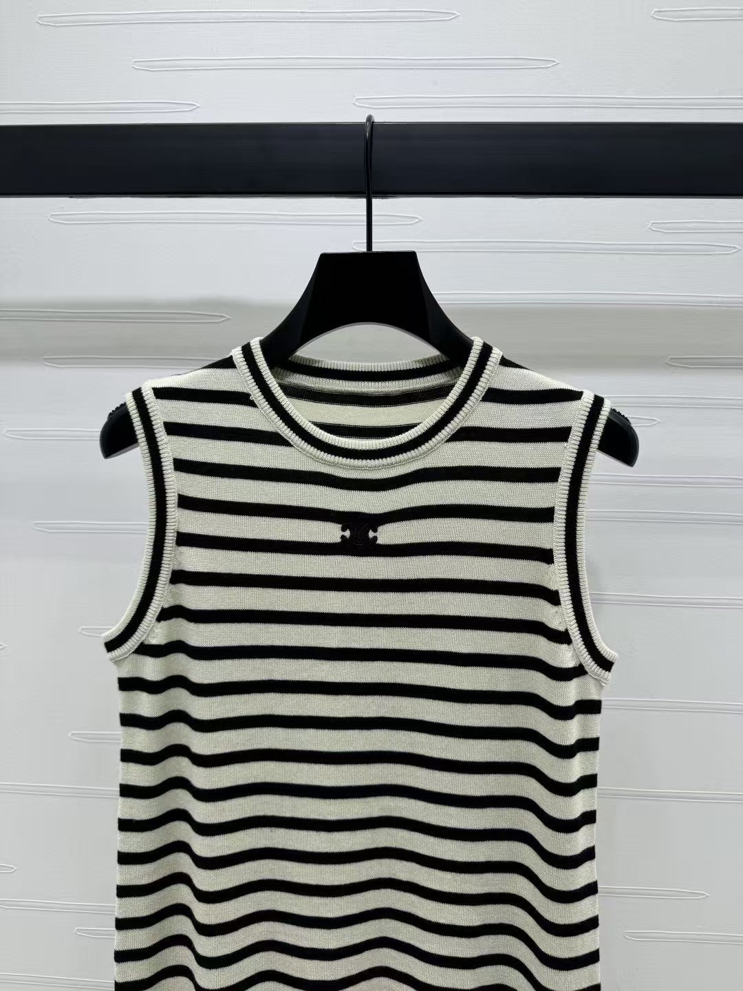 gestreiftes gestricktes Sommerkleid