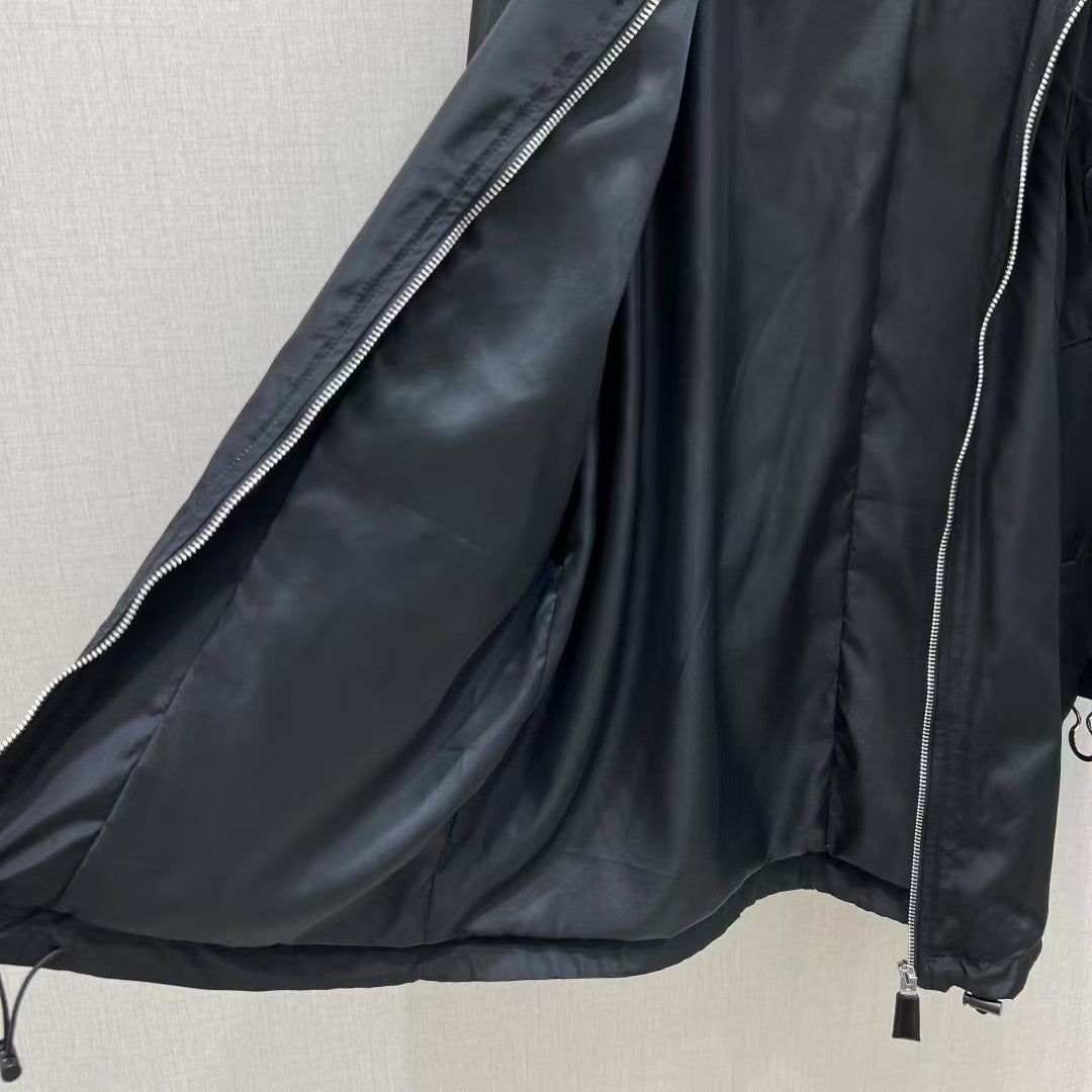 Nylonjacke mit Kapuze