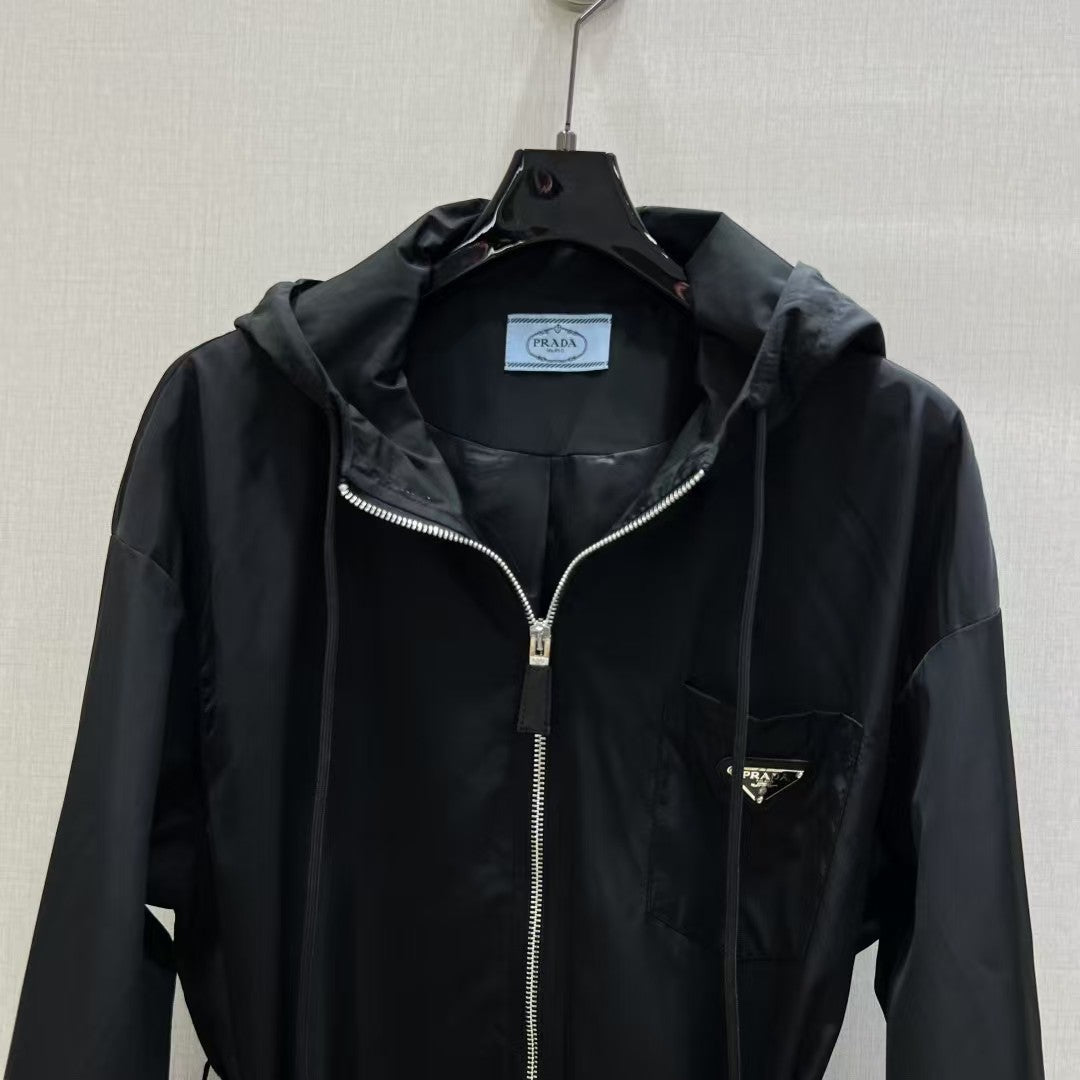 Nylonjacke mit Kapuze