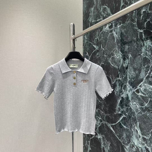 manches courtes tricotées avec logo brodé