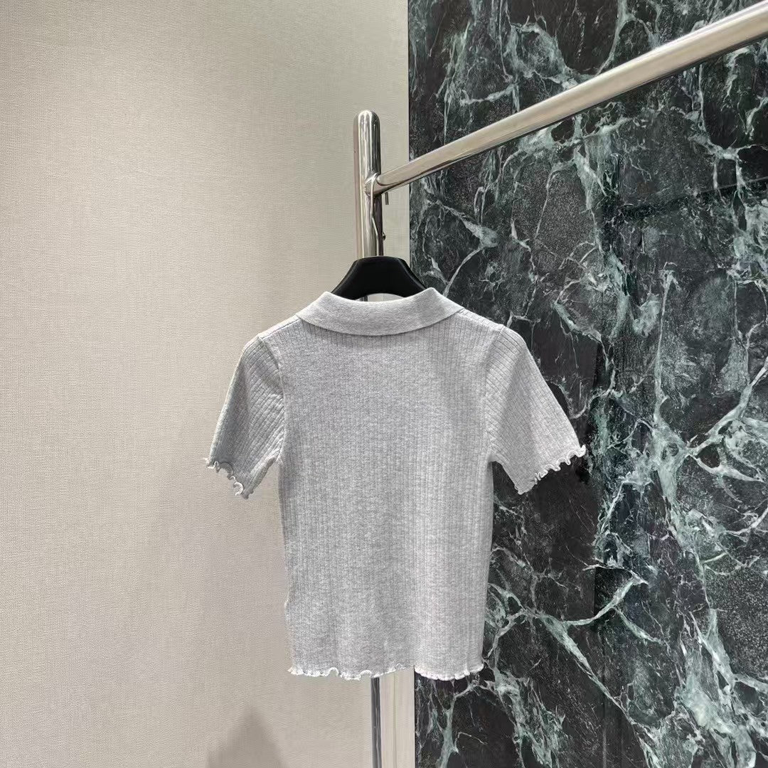 manches courtes tricotées avec logo brodé