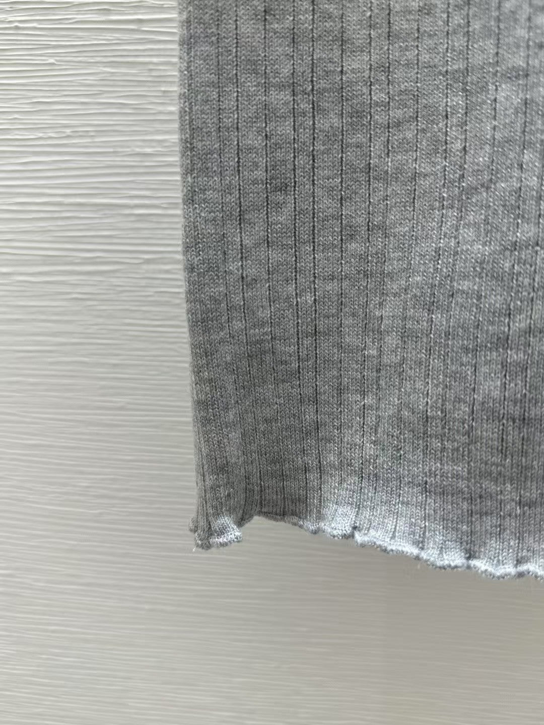 gilet tricoté avec logo brodé