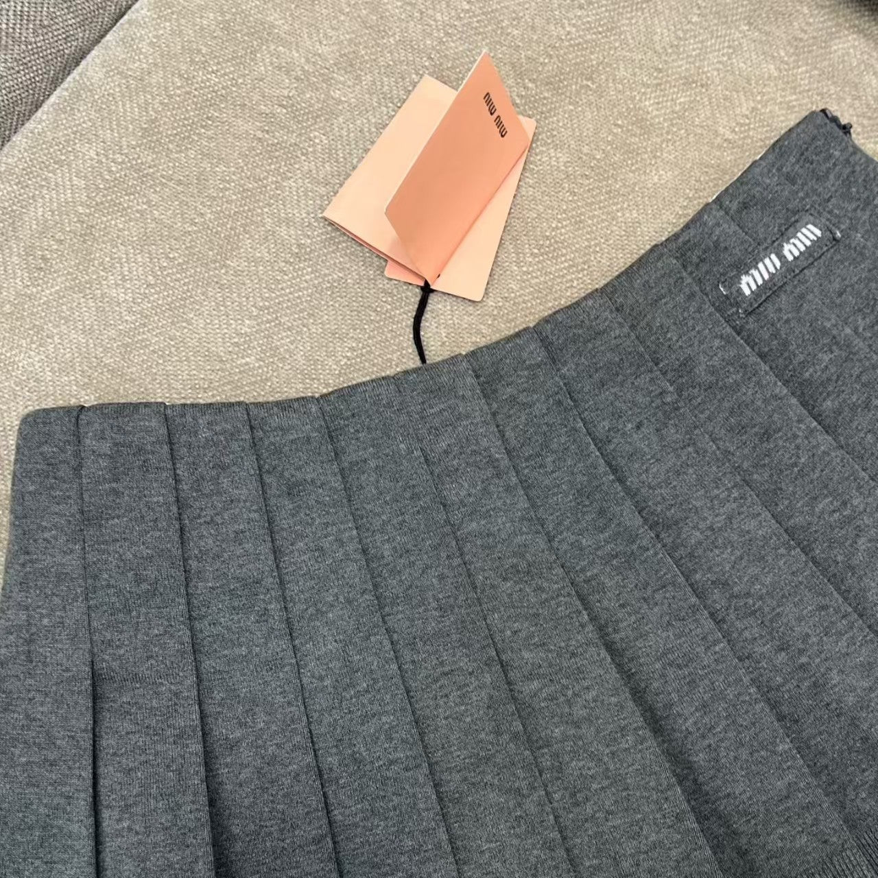 Fake two piece pleated skirt