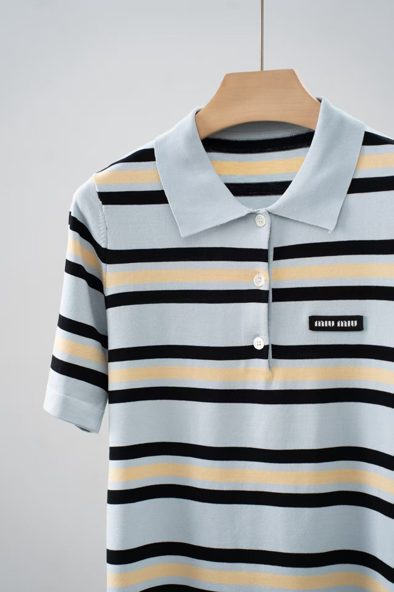 Neues gestreiftes Top