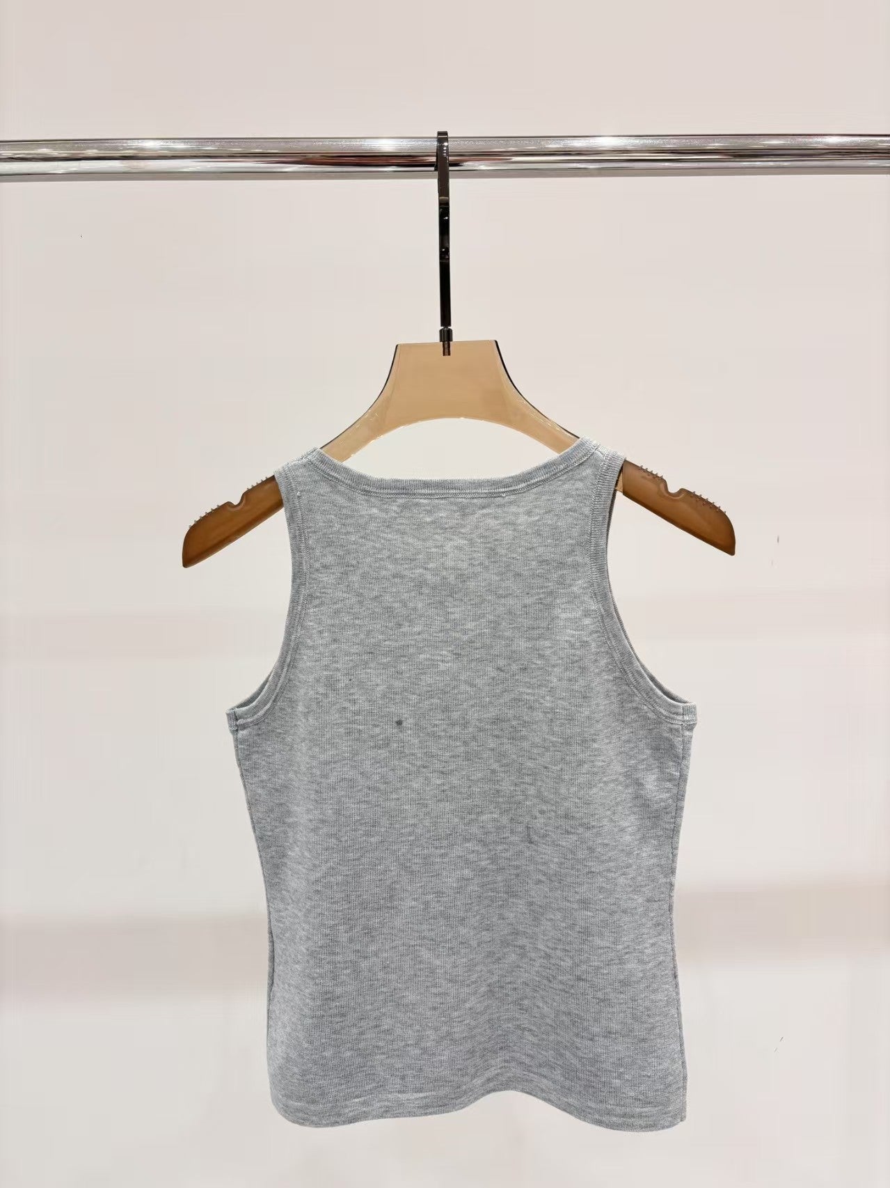 Strickweste mit Logo-Pailletten