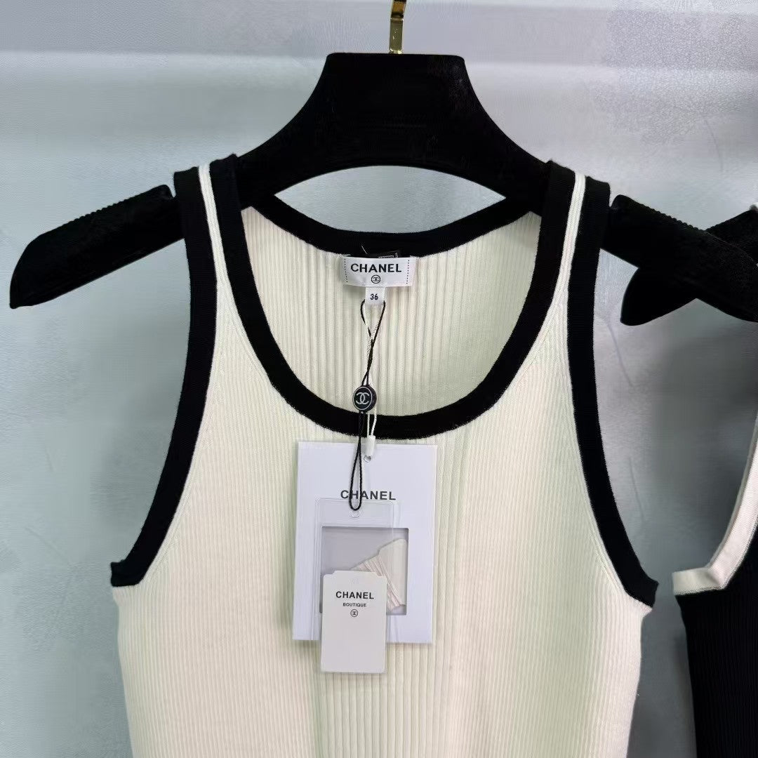 Strickweste in Panda-Farbe