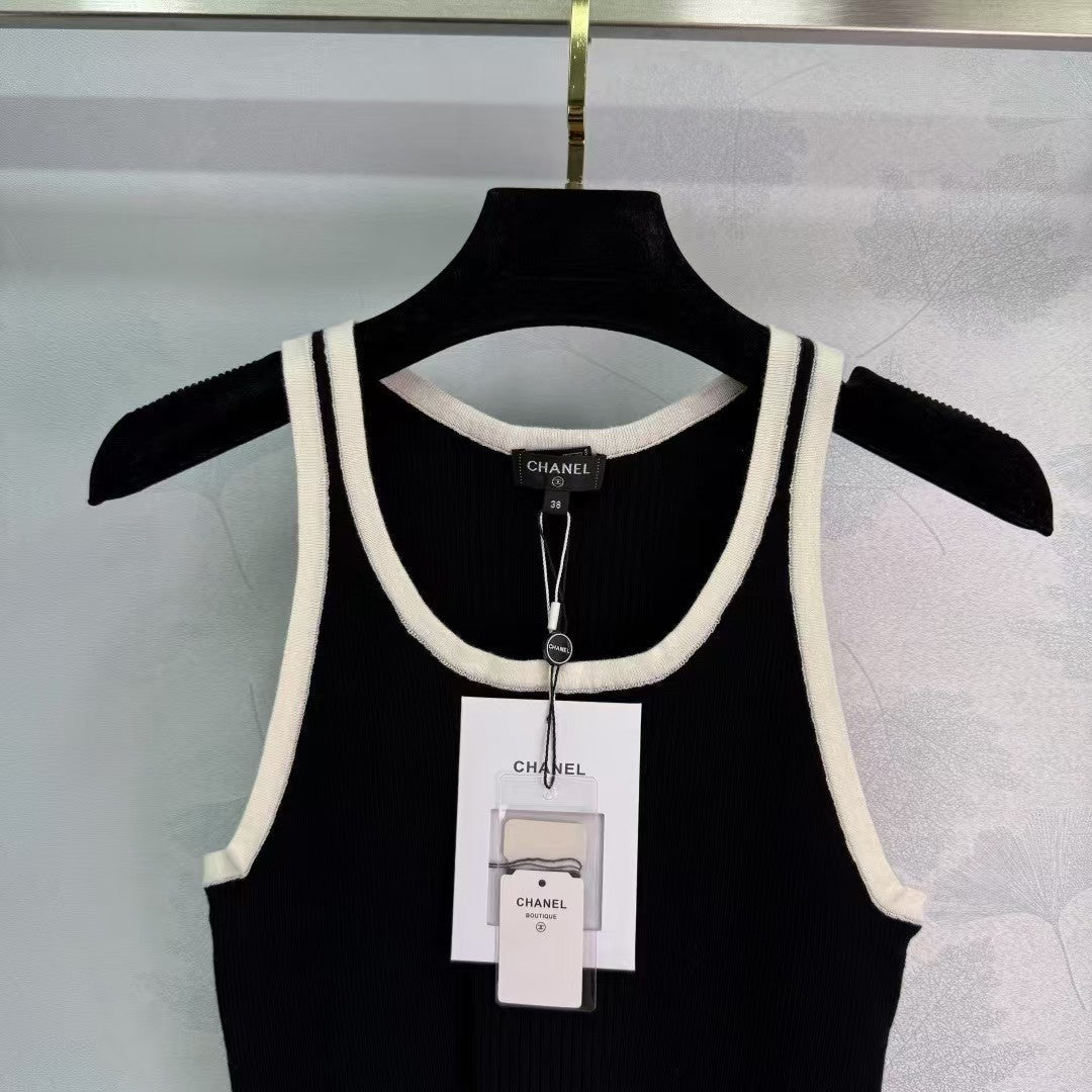 Strickweste in Panda-Farbe