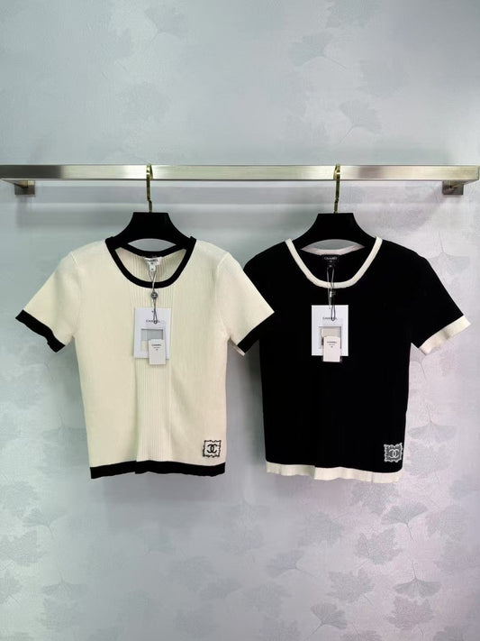 Strickpullover in Panda-Farben mit kurzen Ärmeln