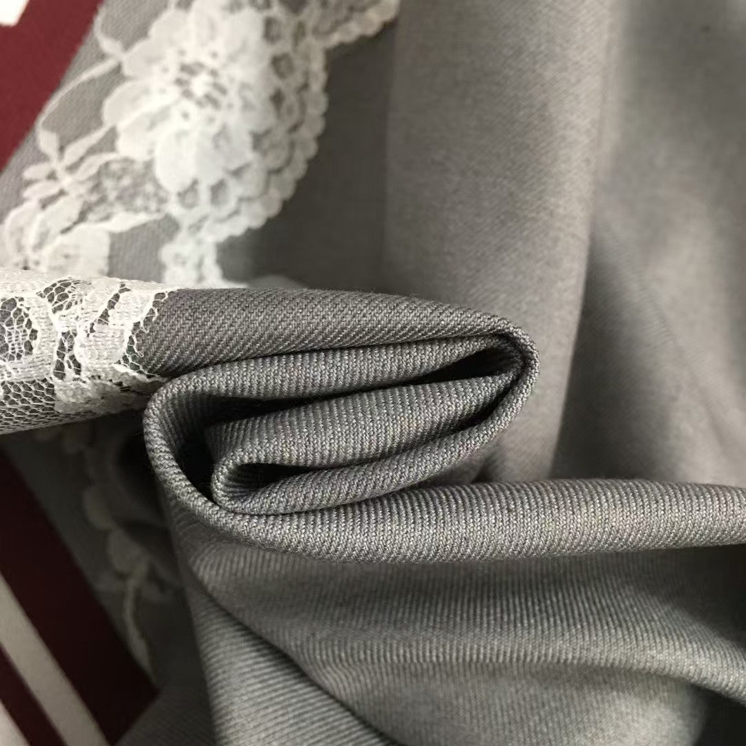 Anzugrock mit gestreiftem Band und Spitze