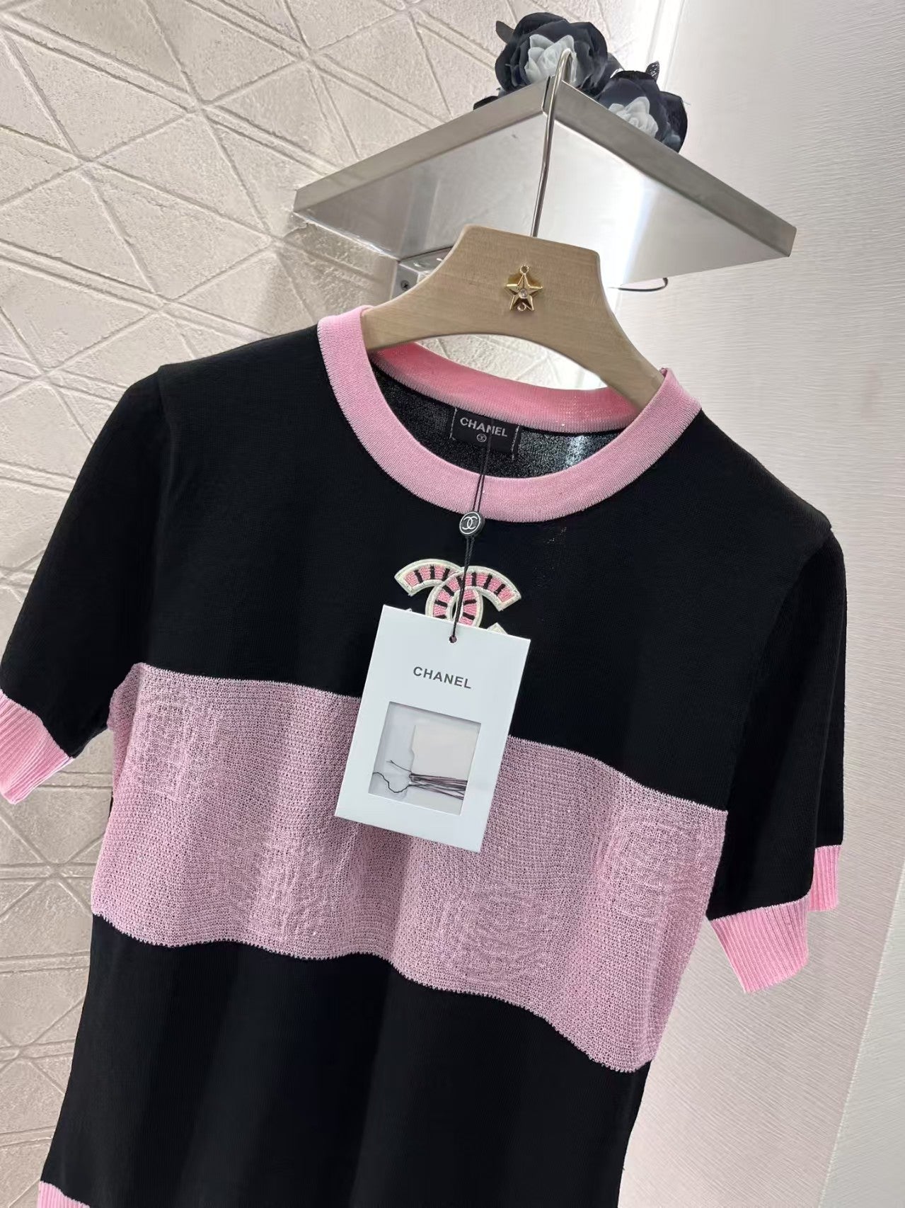 Manches courtes à rayures contrastées