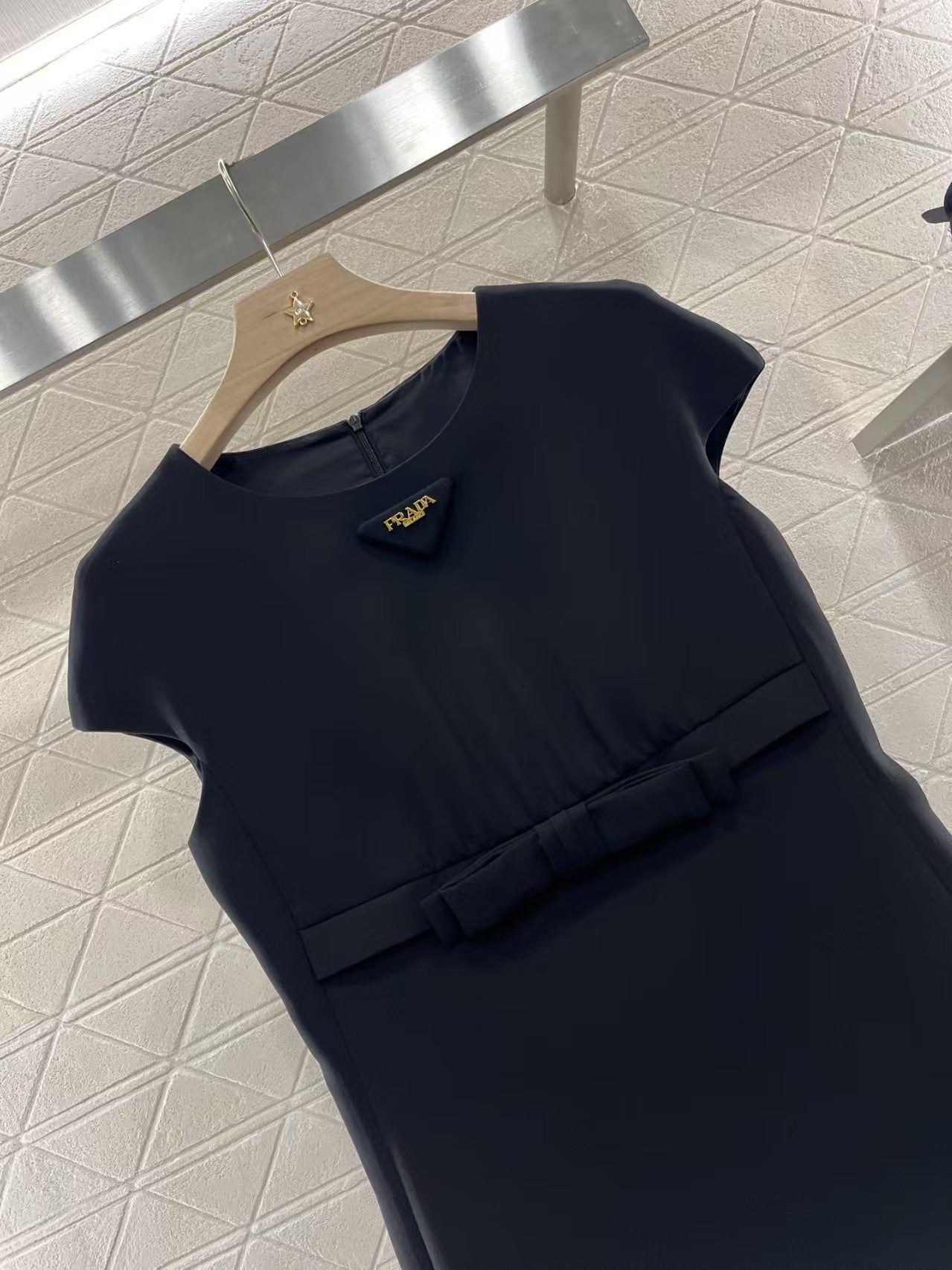 Robe à manches courtes avec nœud