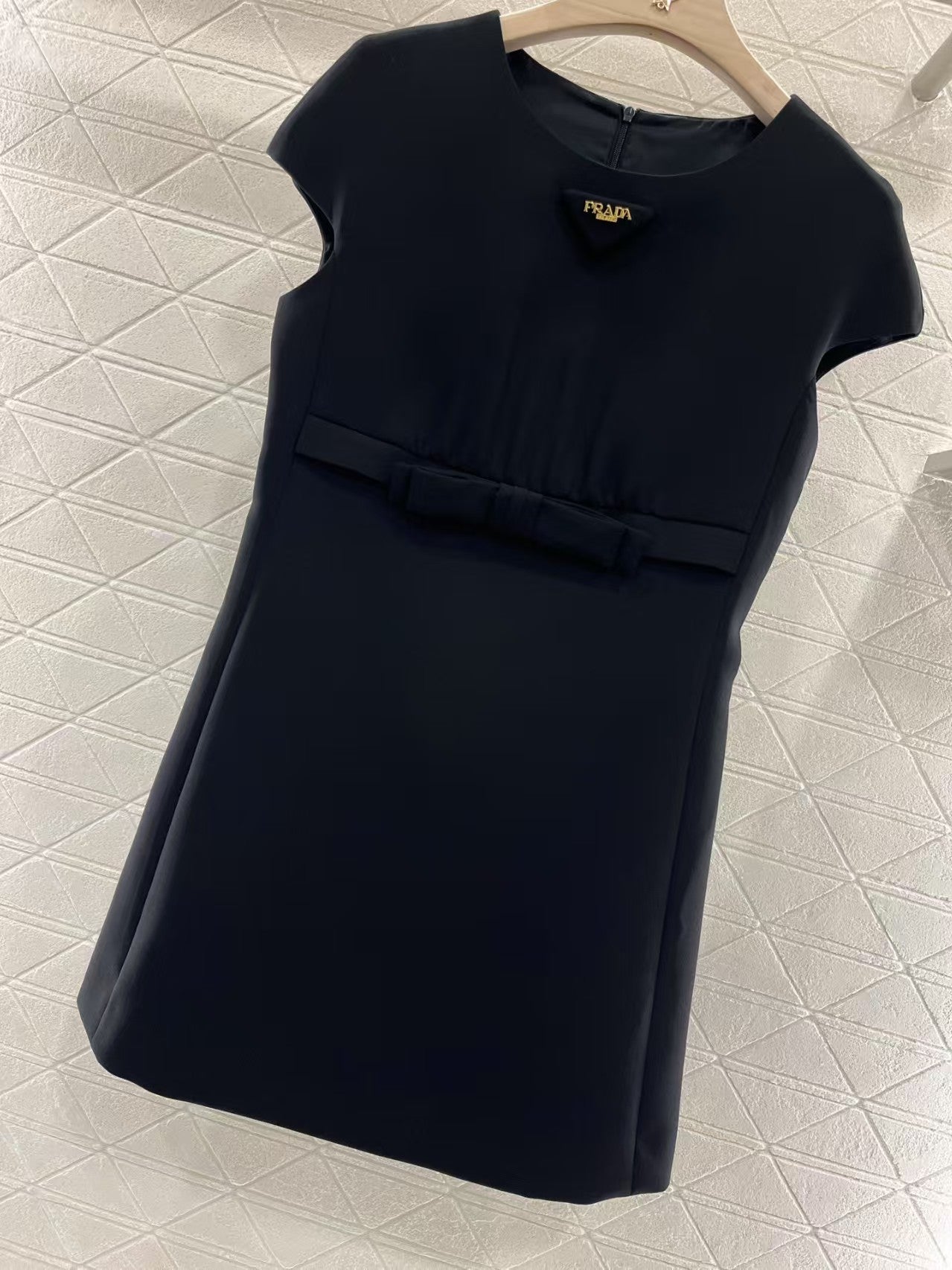 Robe à manches courtes avec nœud