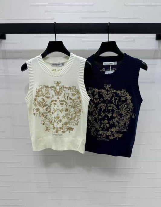 Strickweste mit Rundhalsausschnitt, bestickter Blume und Schmetterling