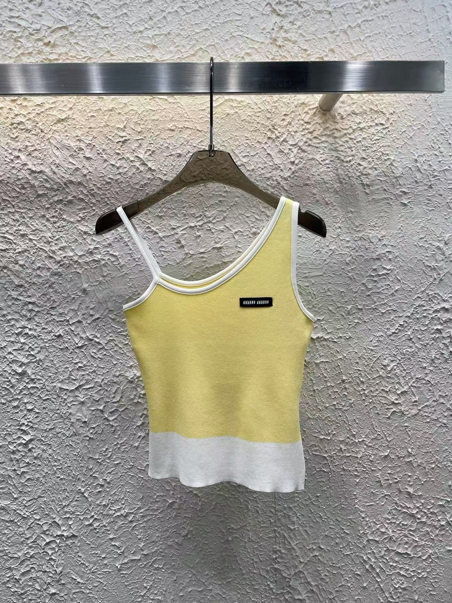 25 nouvelles bretelles tricotées à épaules obliques de printemps