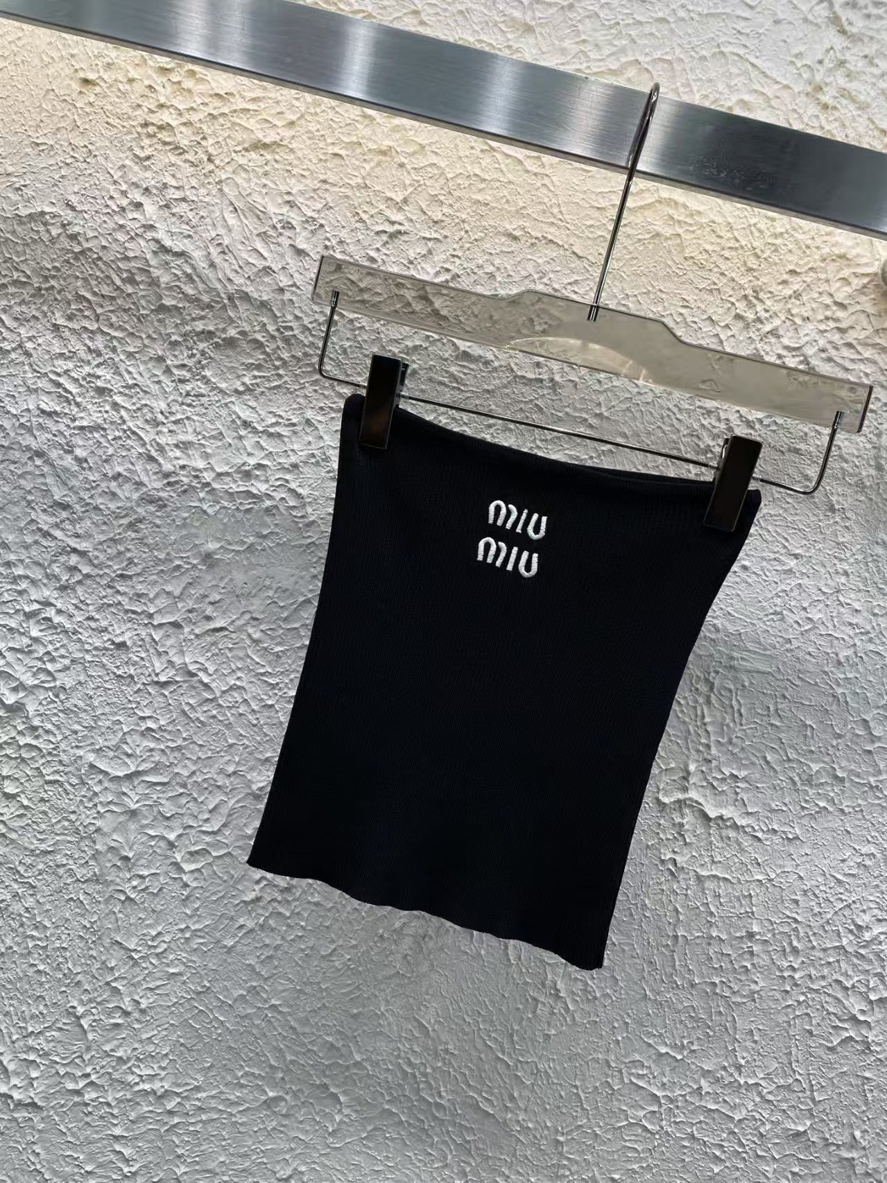 25Nouveau haut tube tricoté à lettres brodées pour le printemps