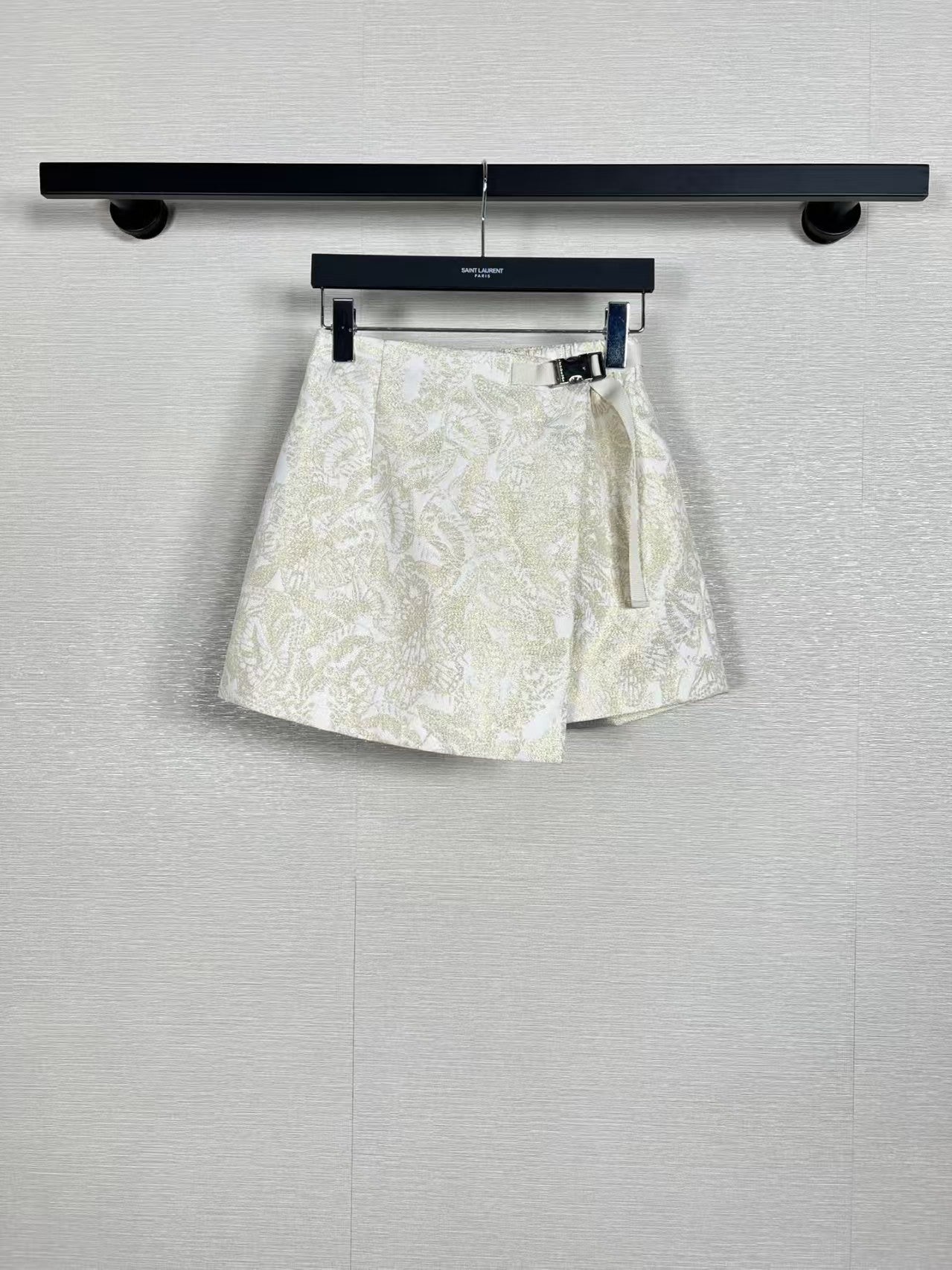 Jupe papillon dorée à taille élastique 25SS