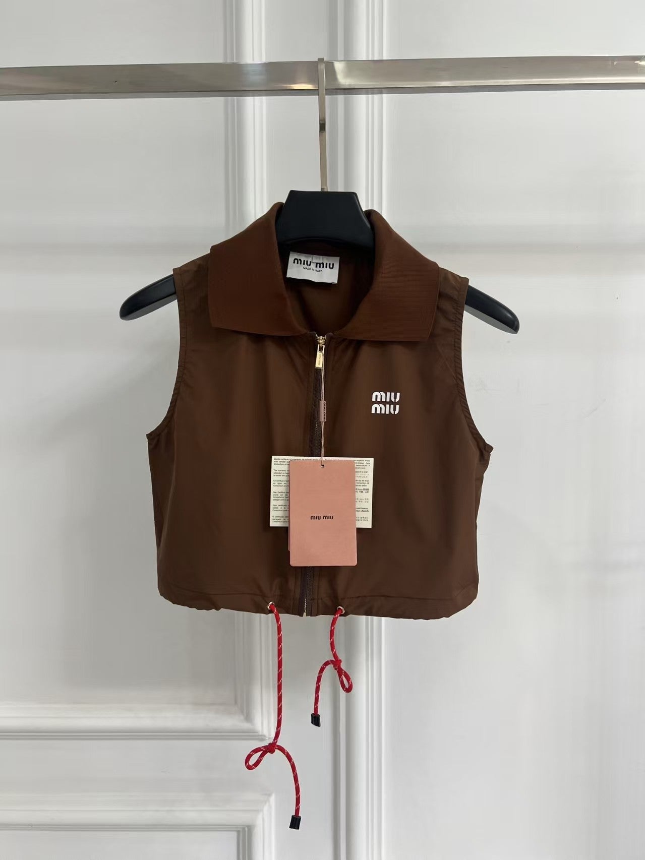 Neue kurze Nylonweste