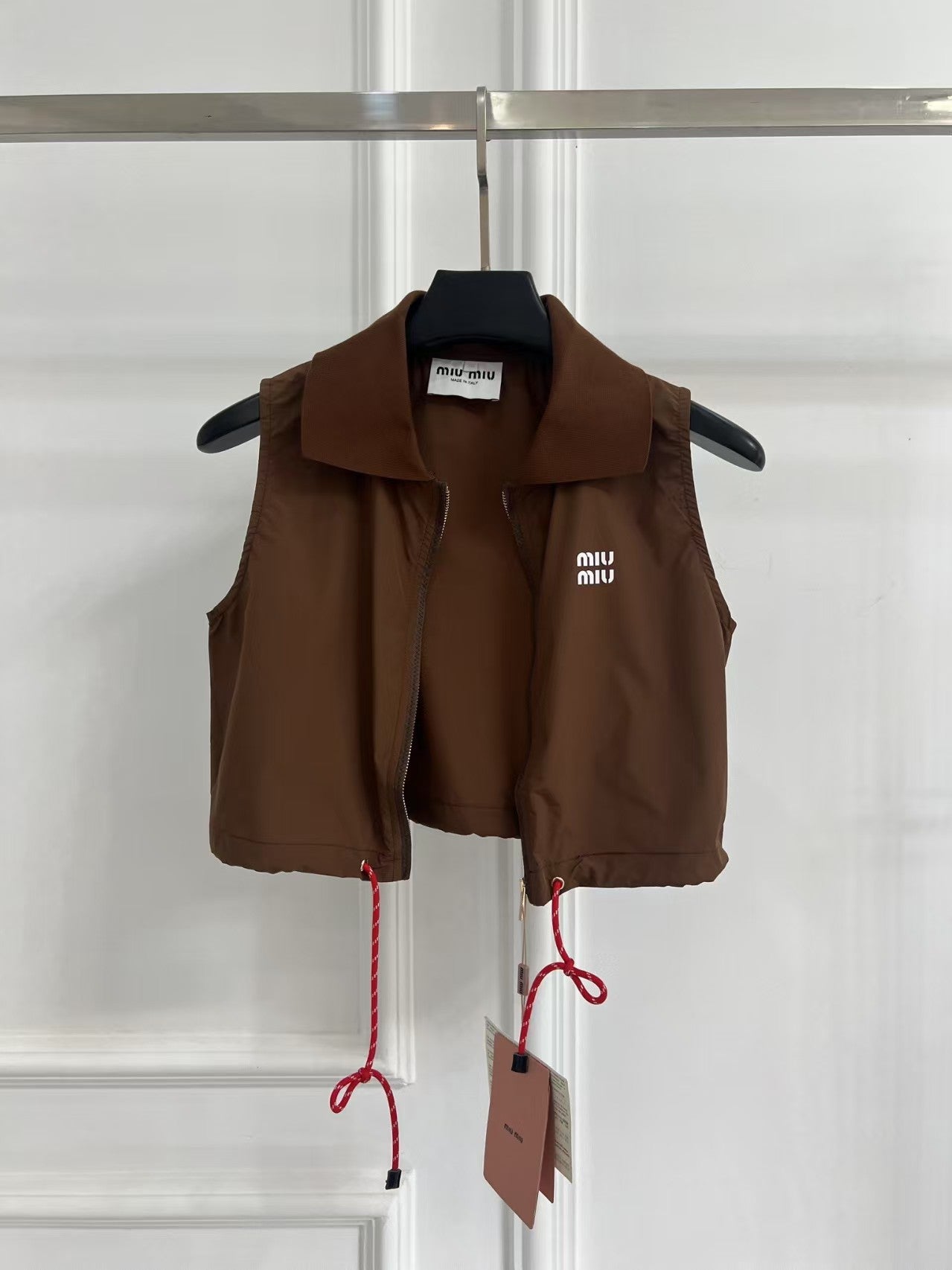 Neue kurze Nylonweste