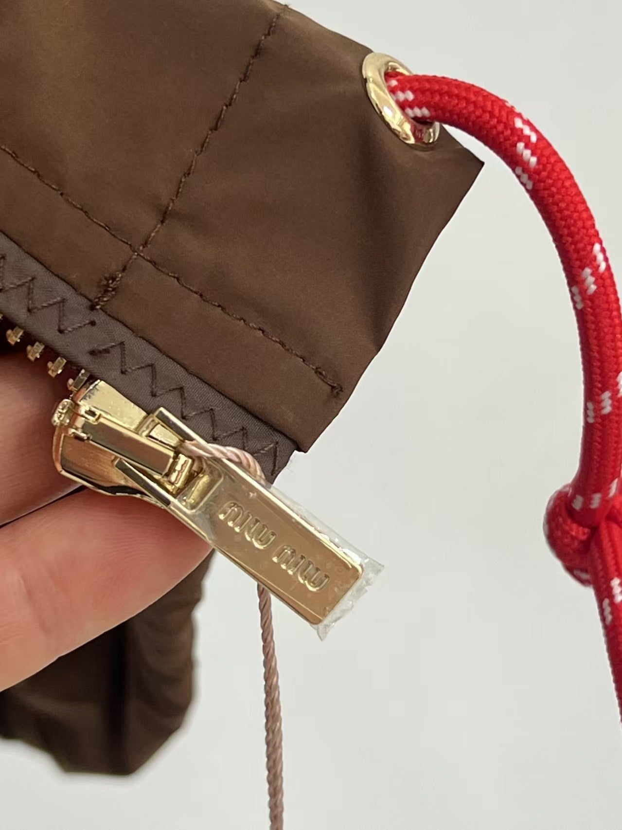 Neue kurze Nylonweste