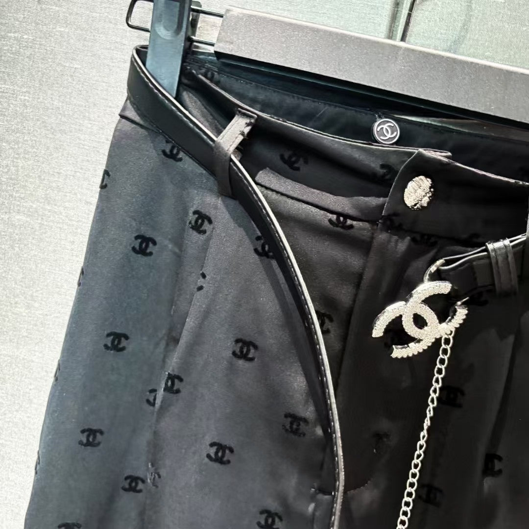 Trainingshose mit geradem Bein und beflocktem Logo