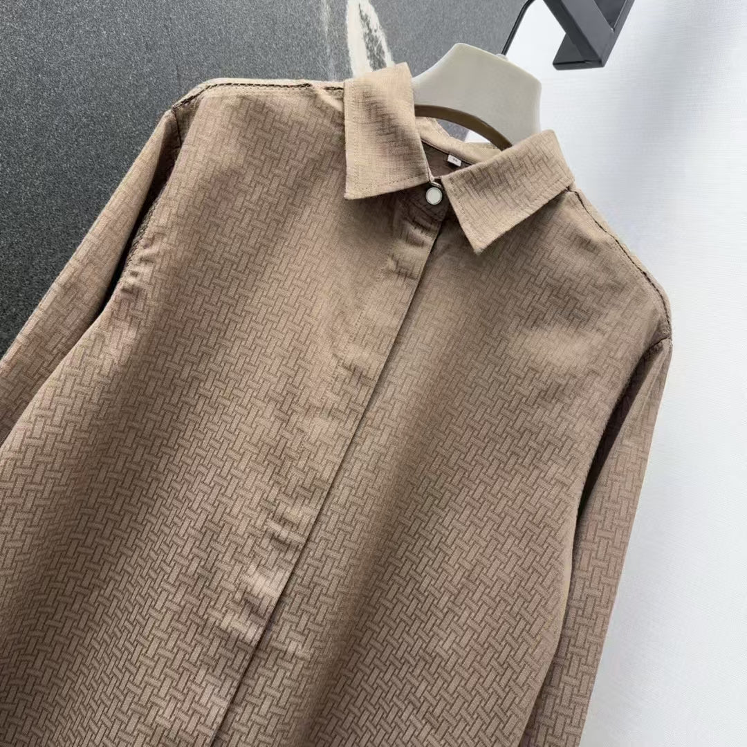 Nouvelle chemise à revers en jacquard à motif foncé au début du printemps