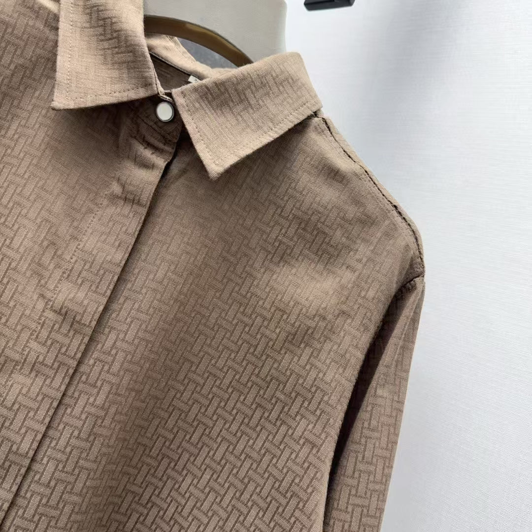 Nouvelle chemise à revers en jacquard à motif foncé au début du printemps