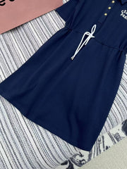 Robe classique à cordon contrasté