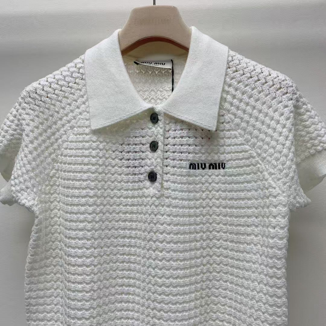 Pull tricoté à manches courtes avec lettres et boutons à revers 25ss