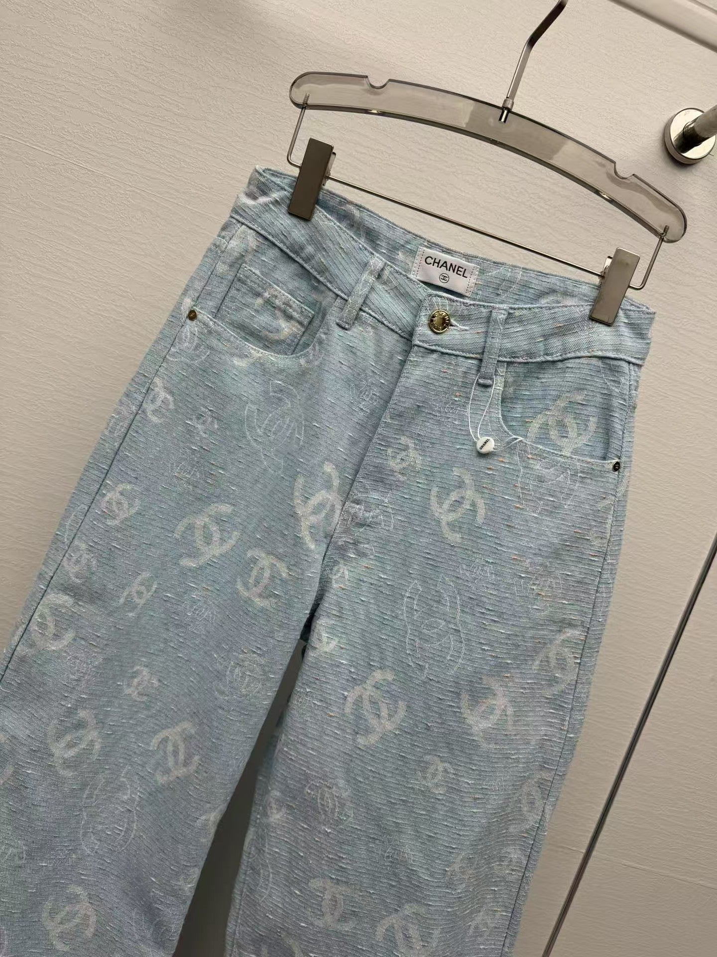 Jean droit 25ss à imprimé jacquard sur toute la surface