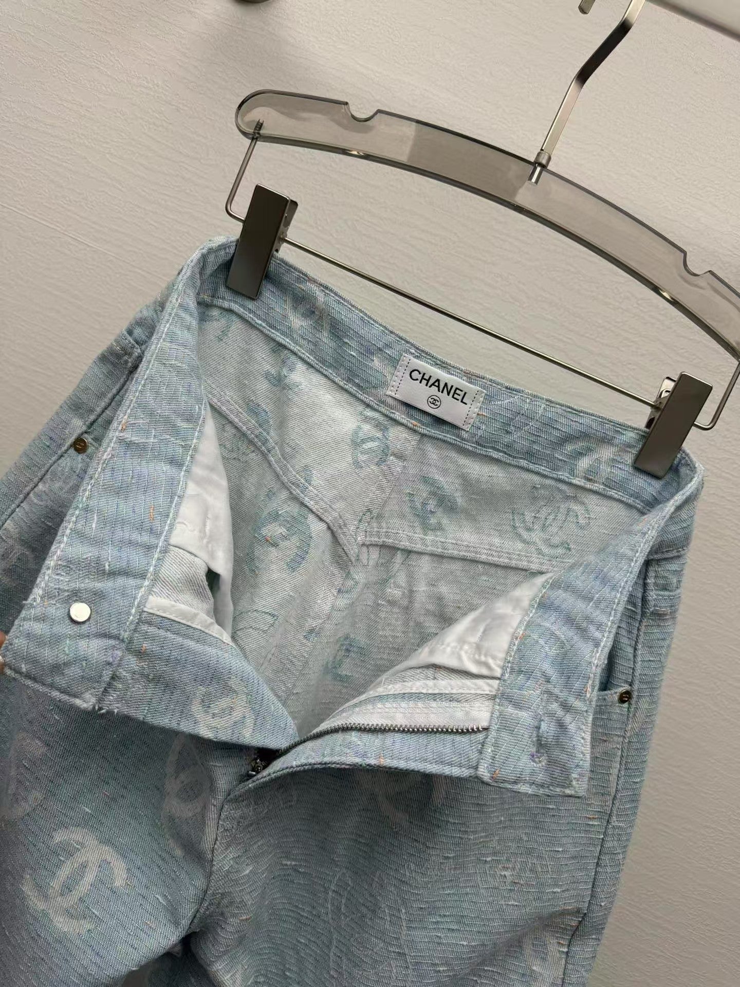 Jean droit 25ss à imprimé jacquard sur toute la surface